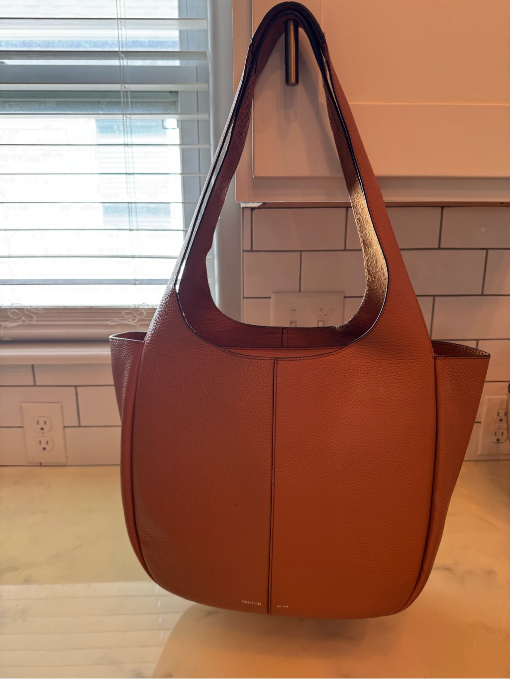 Women's Leather Tote Bag In Tan - Oroton